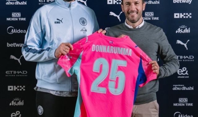 门将强援！曼城社媒晒多纳鲁马亮相照片：他来了🤩