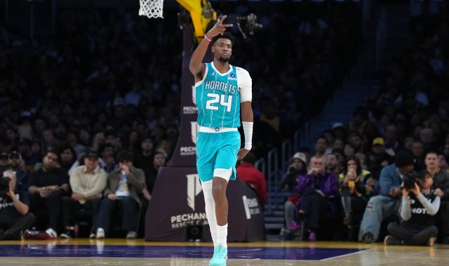 九游娱乐官网-第三节爆发了一波！米勒20中8得24分 第三节17分&amp;两度精彩暴扣