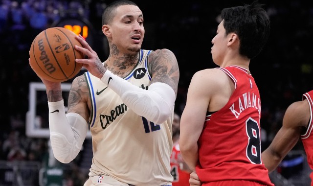 九游娱乐-库兹马31+10罗林斯21+10 雄鹿力克公牛止五连败